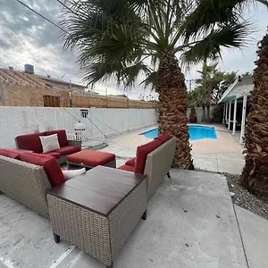 The Vegas Escape - Near The Airport/strip With Pool Holiday home